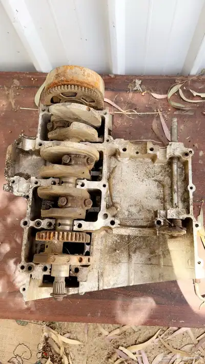 قطع غيار دباب سوزوكي 750 و بانشي Z400 موضحه في الصور 6