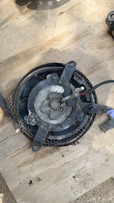 قطع غيار دباب سوزوكي 750 و بانشي Z400 موضحه في الصور 15