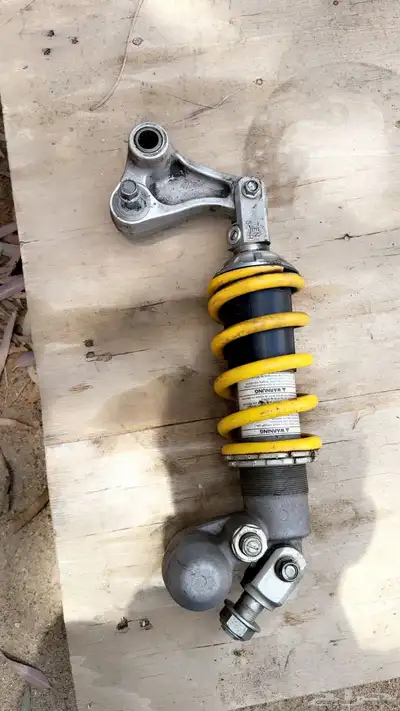 قطع غيار دباب سوزوكي 750 و بانشي Z400 موضحه في الصور 30