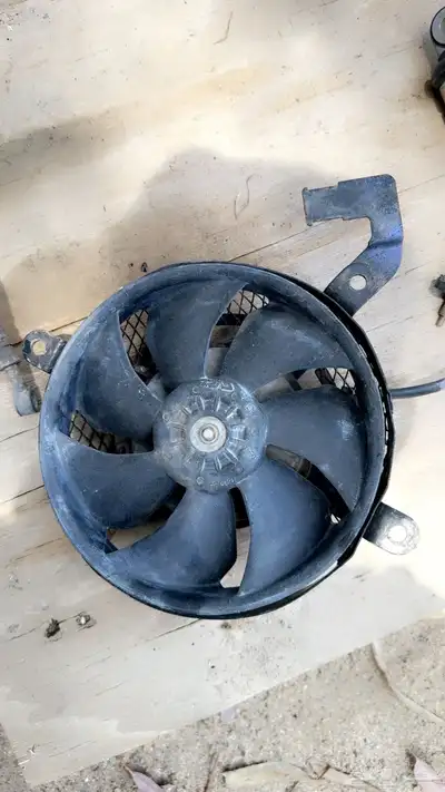 قطع غيار دباب سوزوكي 750 و بانشي Z400 موضحه في الصور 14