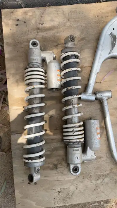 قطع غيار دباب سوزوكي 750 و بانشي Z400 موضحه في الصور 33