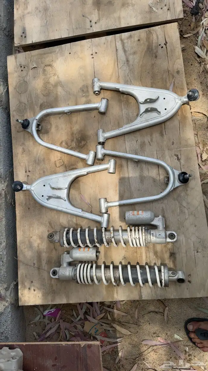 قطع غيار دباب سوزوكي 750 و بانشي Z400 موضحه في الصور 32