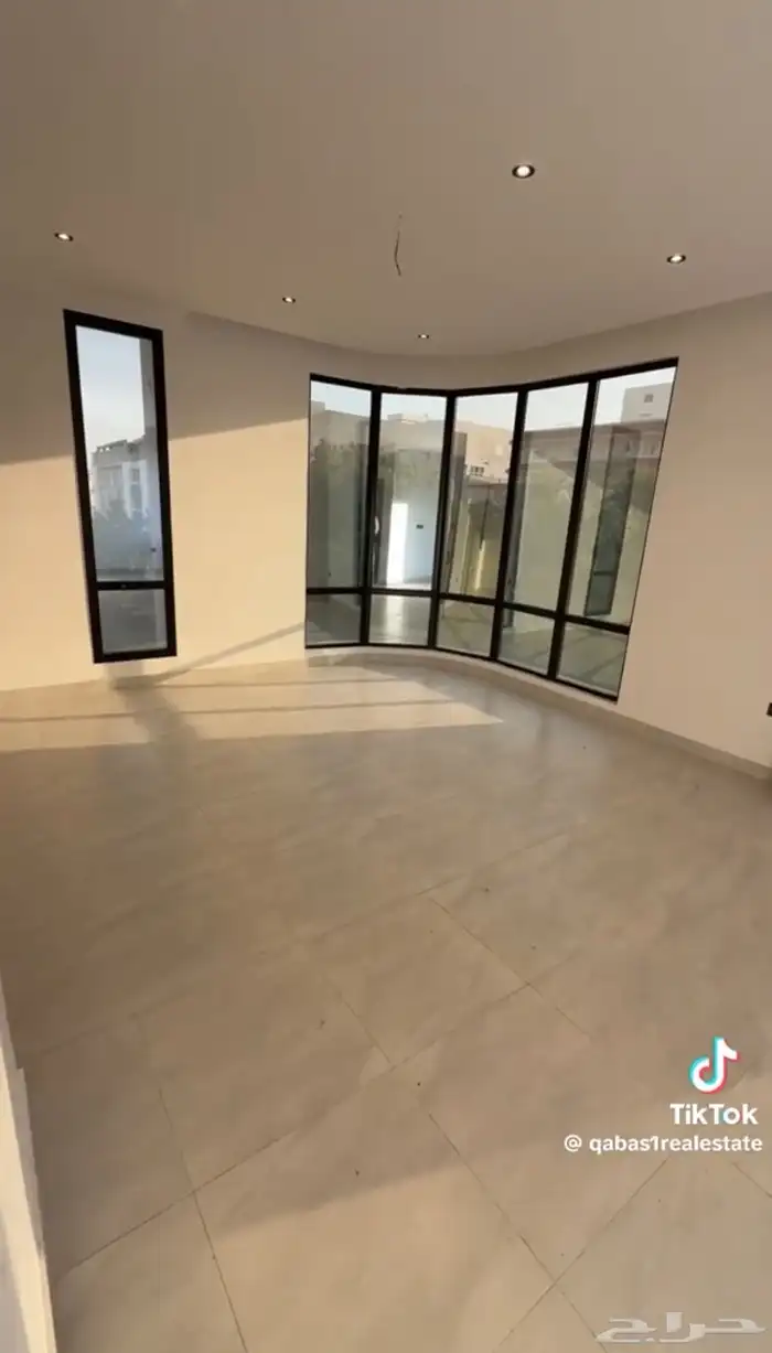 شقة فاخره للبيع بحي الروضة جده 2
