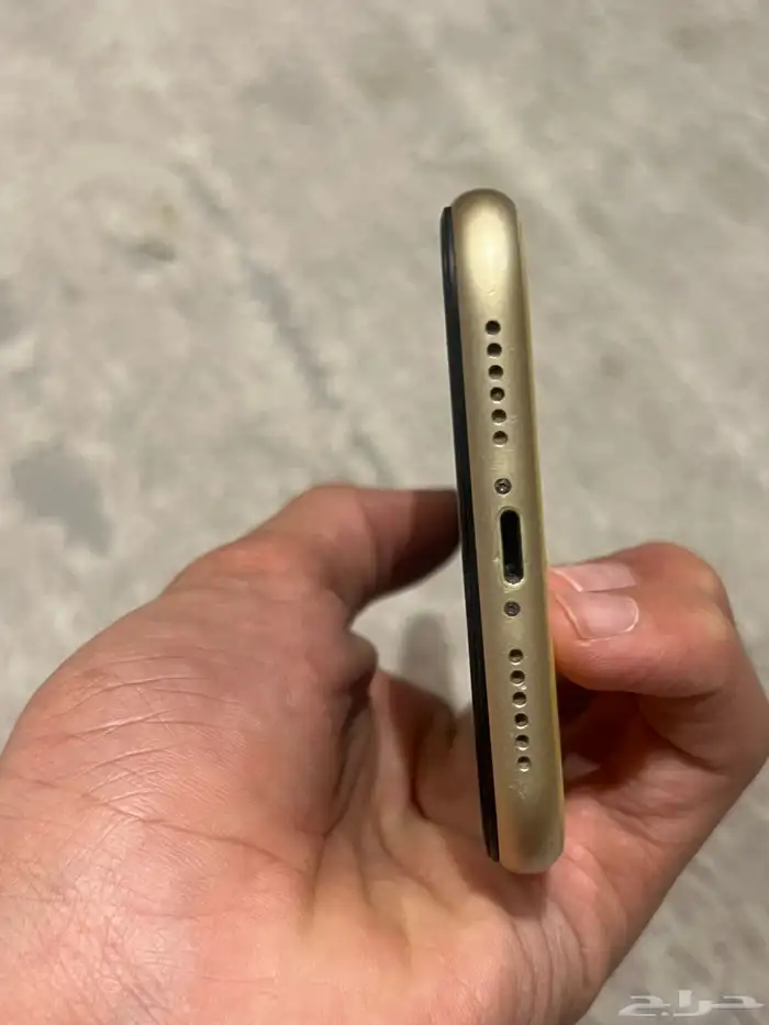 آيفون XR البطاريه 74 الجوال يحتاج شاشه فقط جوال نظيف 1
