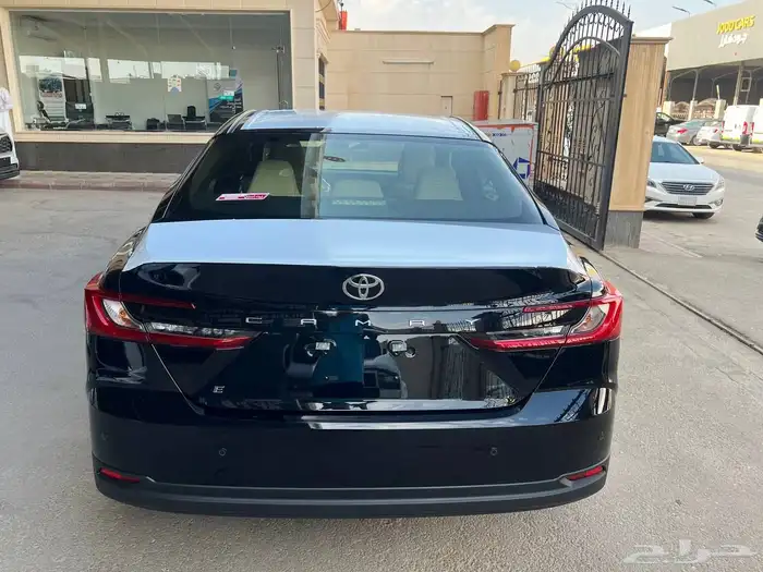 كامري E ستاندر اسود 2025 4