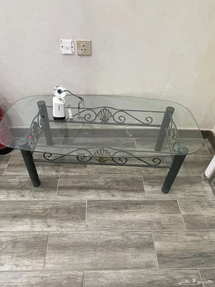 للبيع 2مكيف سبليت ماندو و L gو تلفزيون مع اربع كميرات 2