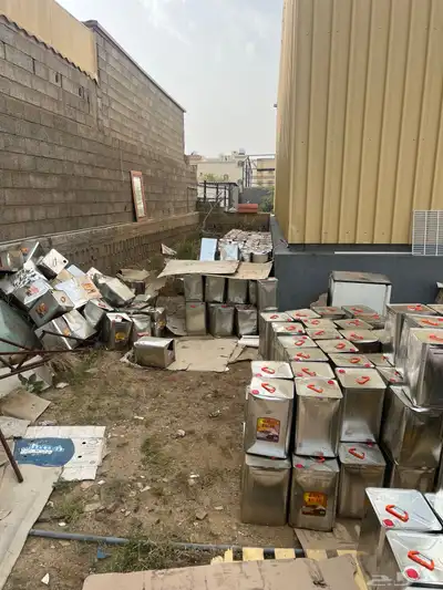 يوجد تنك زيت فاضي بكميات كبيرة للبيع 5