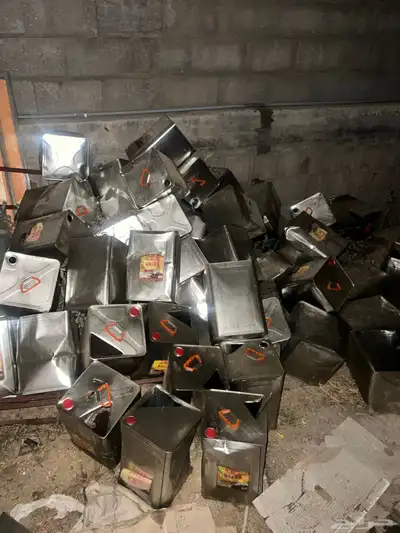 يوجد تنك زيت فاضي بكميات كبيرة للبيع 2