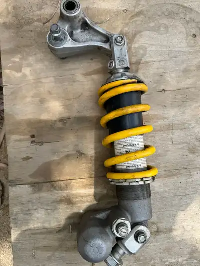 قطع غيار دباب سوزوكي 750 و بانشي Z400 موضحه في الصور 29