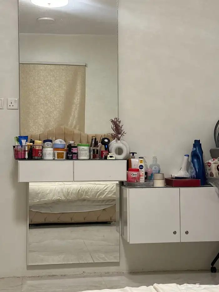 دولاب وتسريحه للبيع ب 1000 0