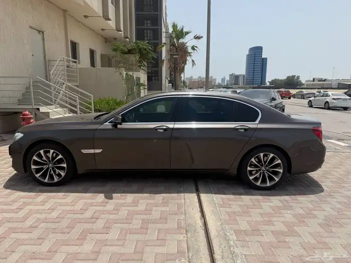 BMW 730 2015 4