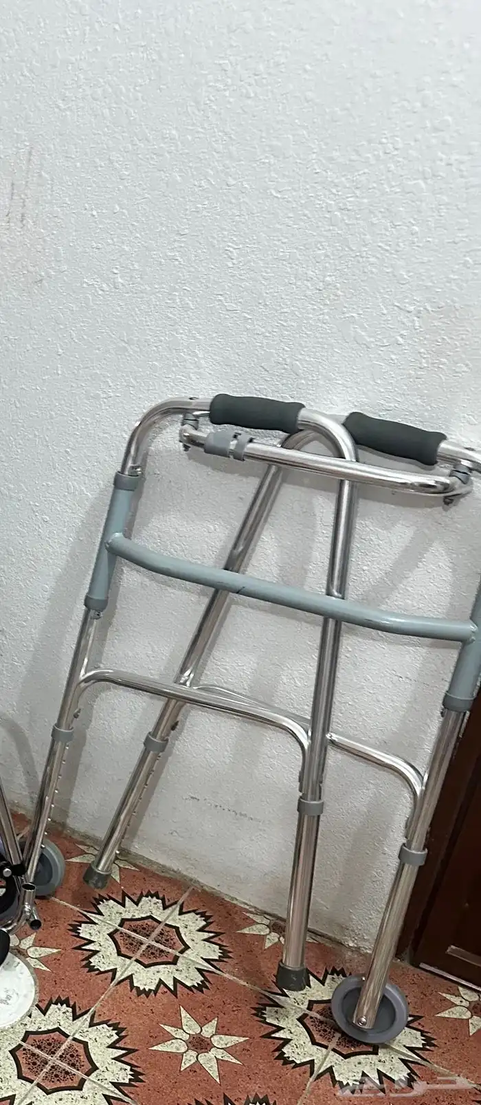 مساعد للمشي 0