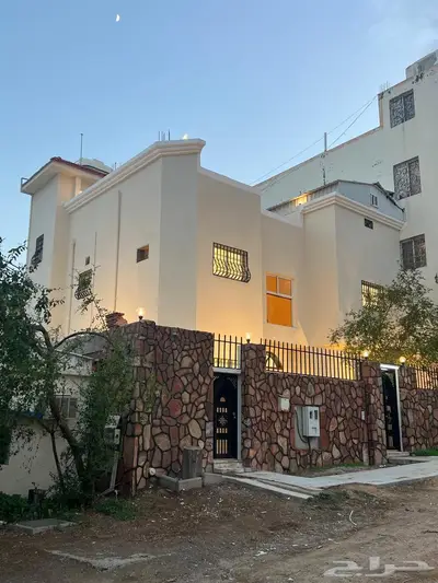 للبيع فيلا بمدينة الطائف الهدا دورين وملحق 0