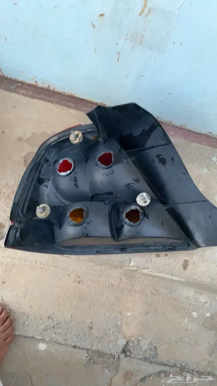 لمبة فورد 2 جديده بس في كسر من فاوق بصيط 3