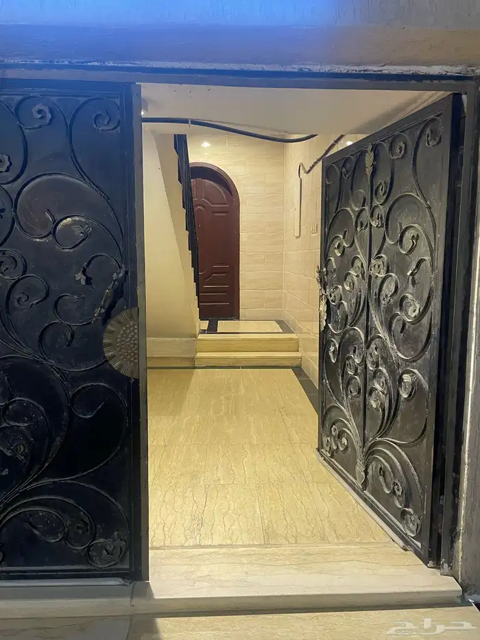 فله للبيع الفضيله مساحه 400 متر شارعين 5