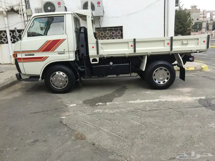 قلاب ديهاتسو 83 نظيف جاهز للنقل 1