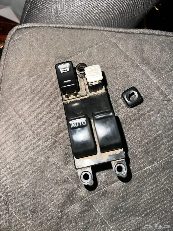 للبيع علبه او دقمه مفاتيح دريشه حقت باترول فتك 0