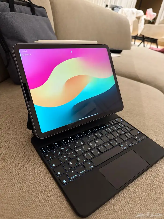آيباد اير مع قلم وكيبورد من أبل مع الحد 3