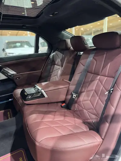 بي ام دبليو 735i موديل 2025 6