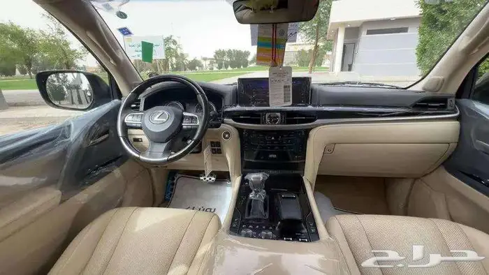 لكزس2021 15