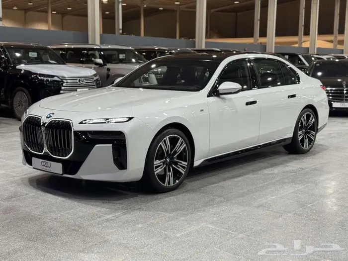 بي ام دبليو 735i موديل 2025 0
