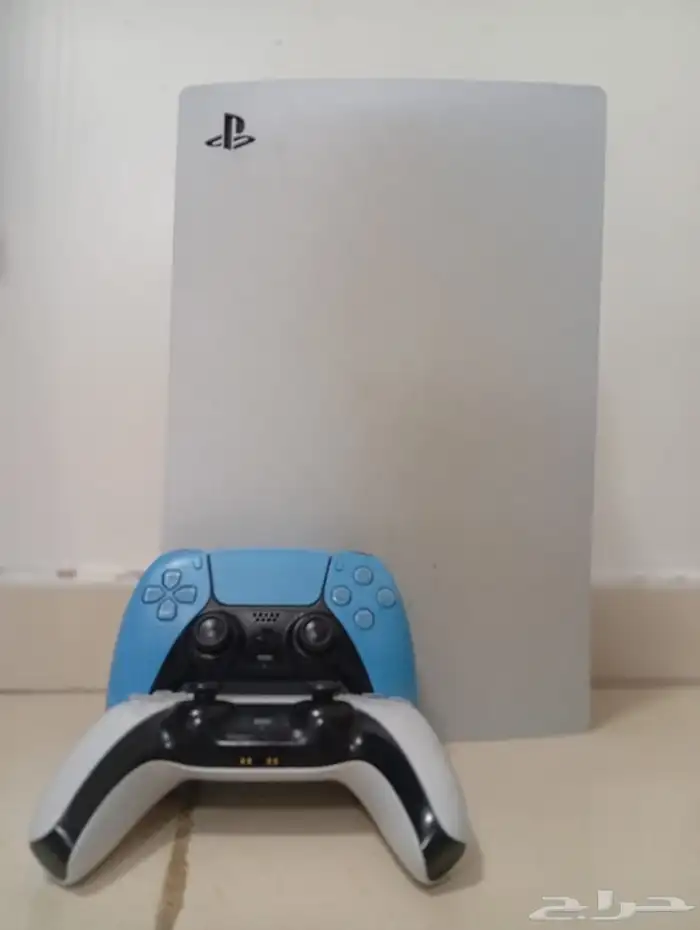 بلاي ستيشن 5 شبه جديد مع اليدين 2