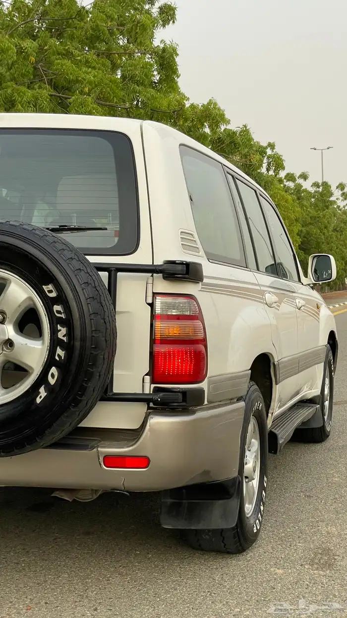 للبيع لاندكروزر 2001 VXR 22
