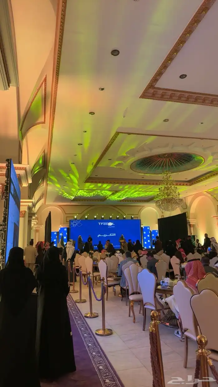 تنظيم معارض ومؤتمرات وحفلات تخرج 42