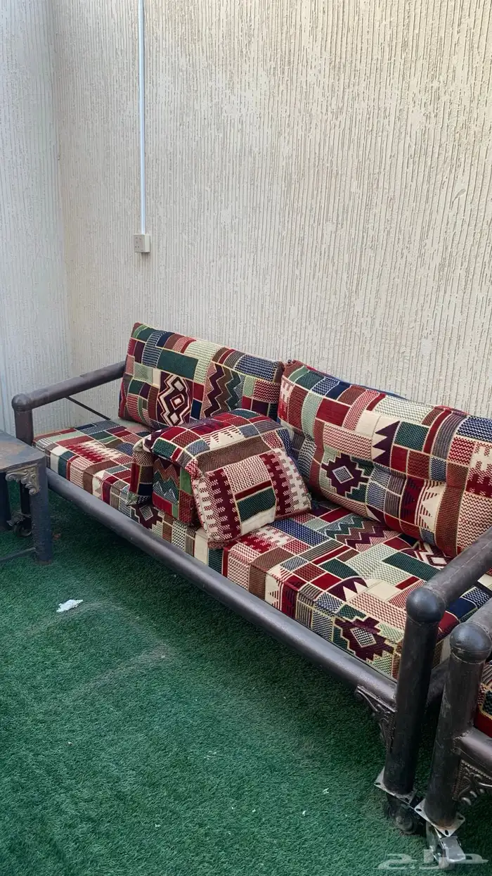 كراسي وجلسات جديده وطاولات واشرعتها جديده العدد موضح 3