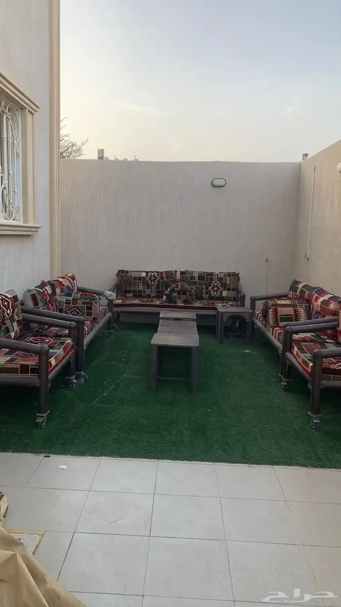 كراسي وجلسات جديده وطاولات واشرعتها جديده العدد موضح 1