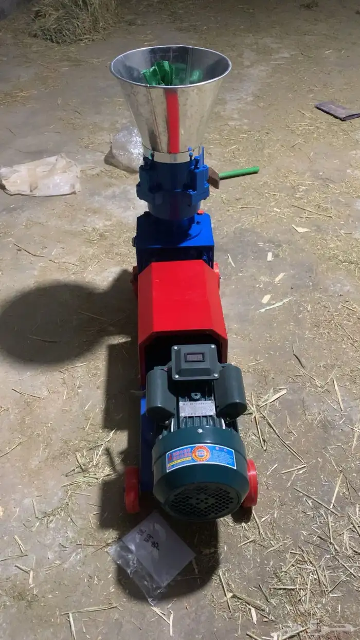 مكبس علف 1