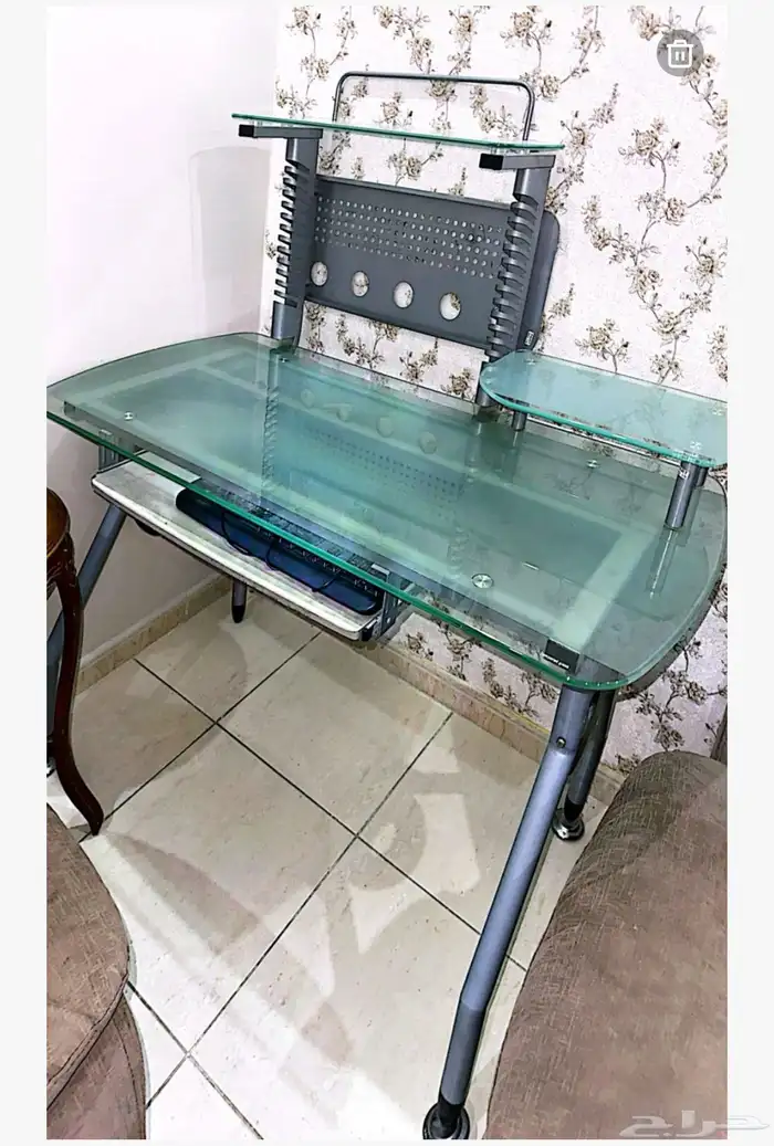 طاولة كمبيوتر 0