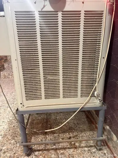 غرفة نوم شبه جديده ومكيف صحراوي بحقل 5