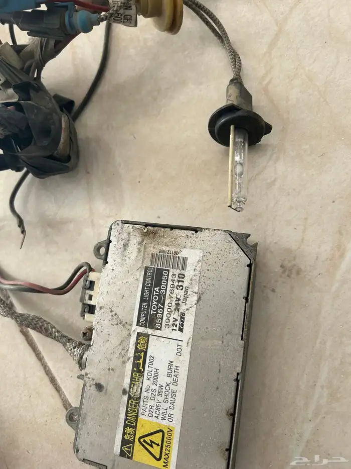 شاشة سيارة وزنون لكزس 3