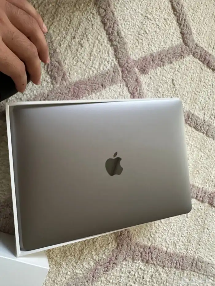 لابتوب ماك اير 4