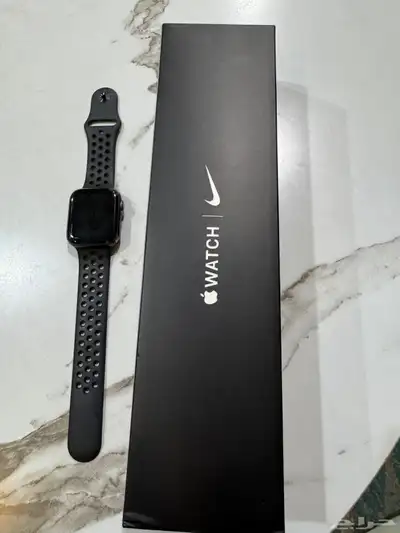 ساعة Apple Watch Series 5 - إصدار Nike 0