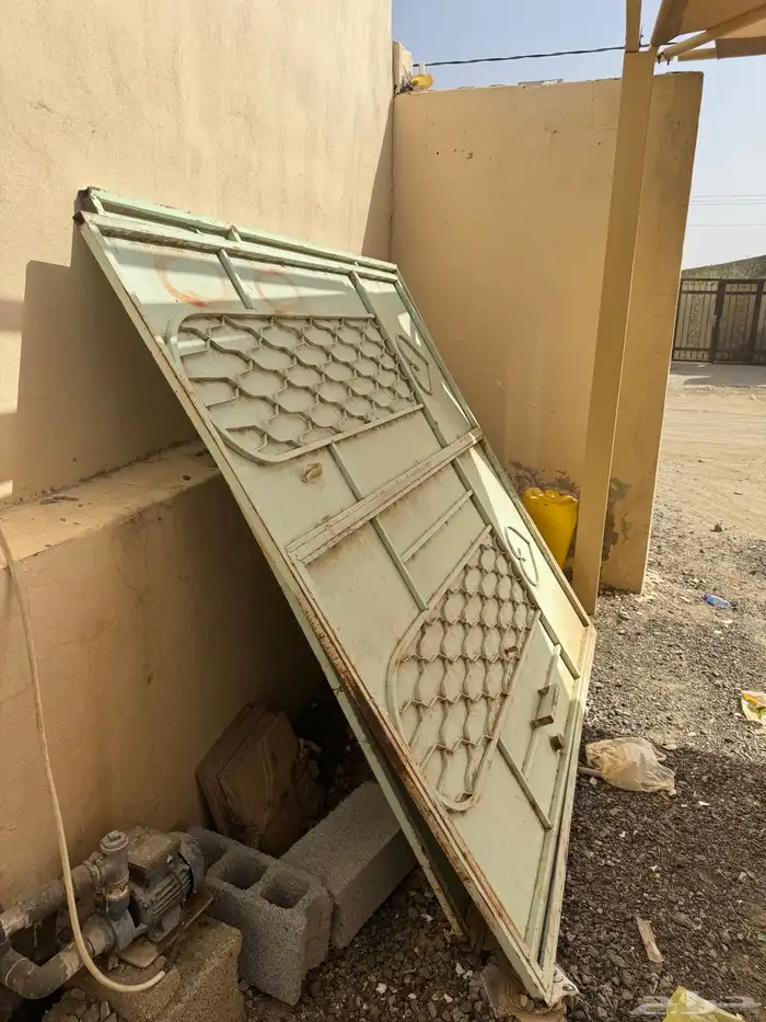 باب سياره حديد ثقيل نظيف 3