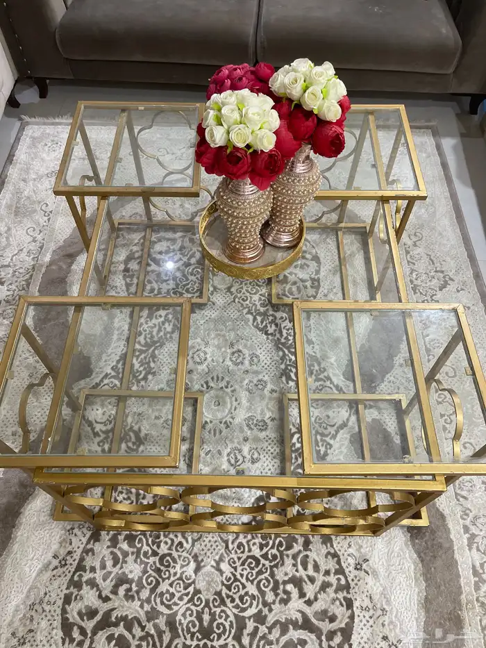 طاولة مع 4 خدمه 3