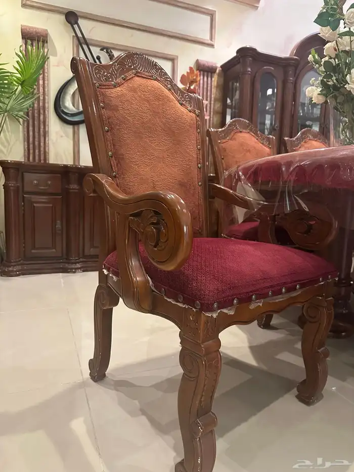 طاولة طعام فاخرة من  المطلق للمفروشات  للبيع 6