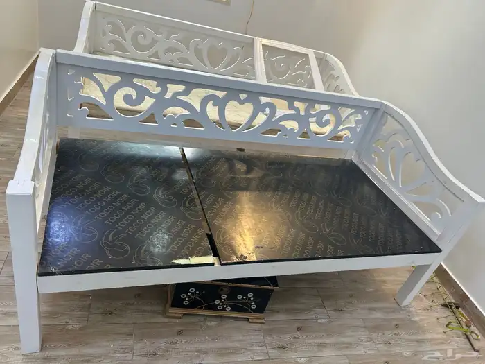 كراسي خشب قص ليزر والقاعدة خشب ام دي اف 18 ملي يتحمل وزن 0