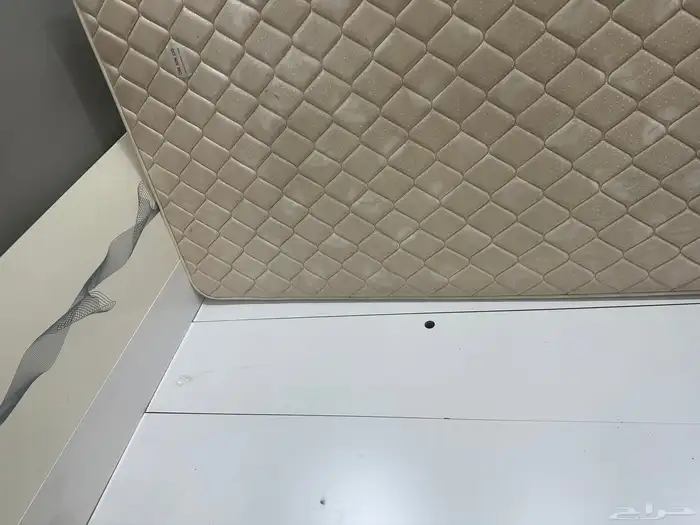 سرير نفر و دولاب و طاوله و تسريحه 12