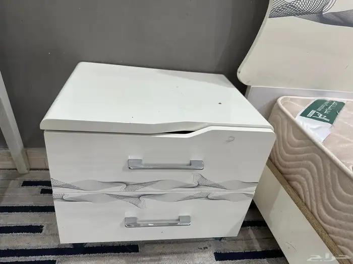 سرير نفر و دولاب و طاوله و تسريحه 3