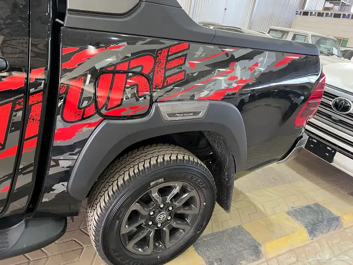 تويوتا هايلوكس غمارتين ادفنشر بنزين خليجي 2025 3