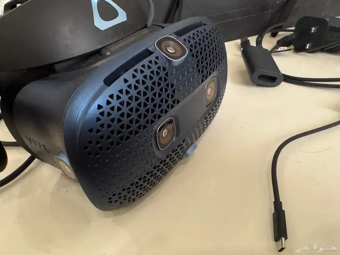 للبيع نظارة الواقع الافتراضي HTC vivecosmos مستخدمه نظيفه 3