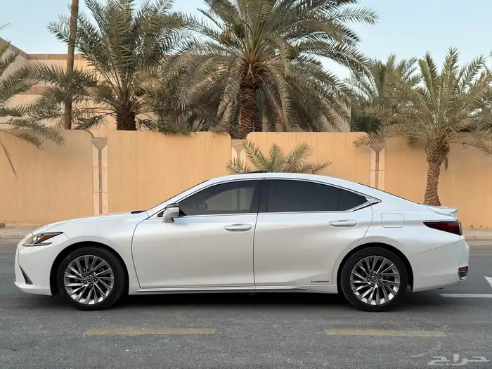 لكزس ES 2022 40