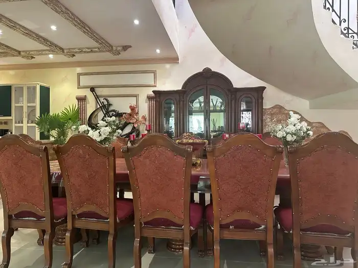 طاولة طعام فاخرة من  المطلق للمفروشات  للبيع 4