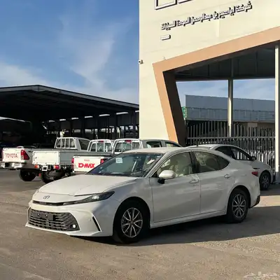 تويوتا كامري استاندر E هايبرد 2025 1