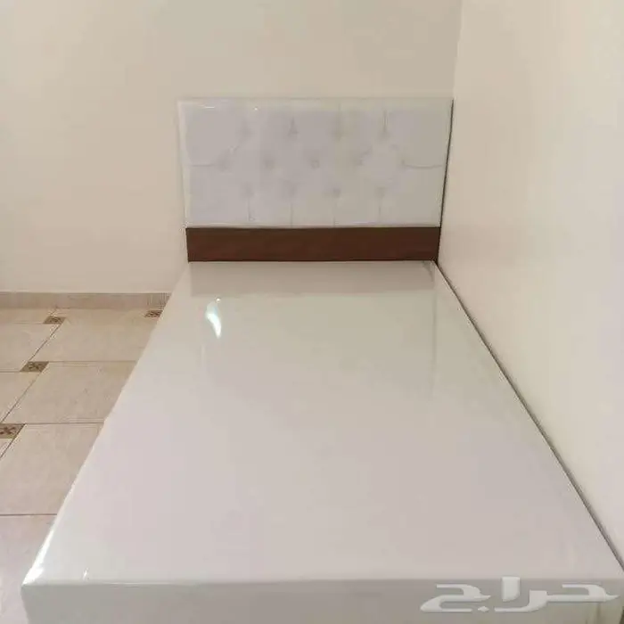 مرتبه سرير حديد وخشب بطانيات بسعر الجمله 11