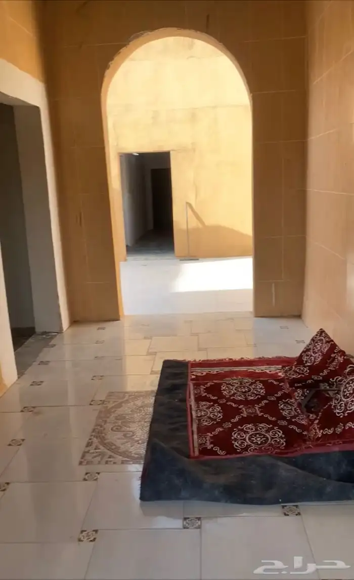 استراحه ثمان غرف داخليه توجد شقه صغيره بالحوش 0