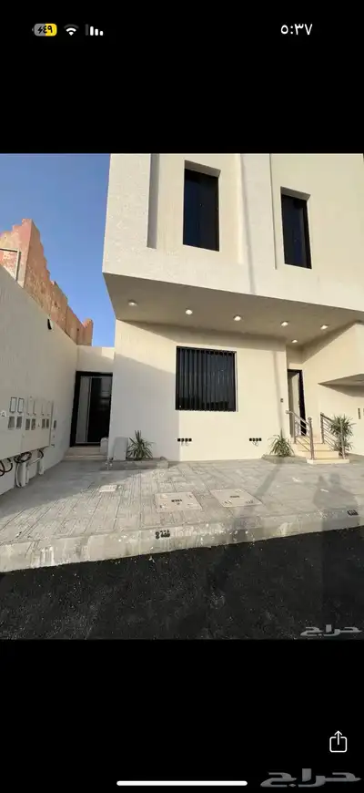 شقه قرب حديقة المليون بدرج داخلي 240 م 2